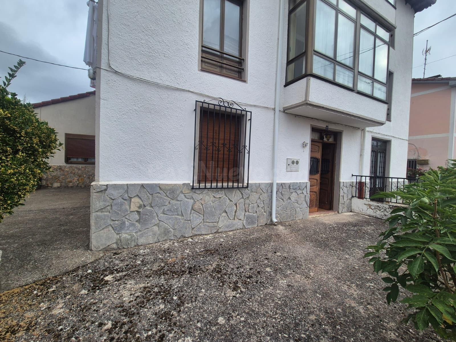 Planta baja con patio en Bercedo
