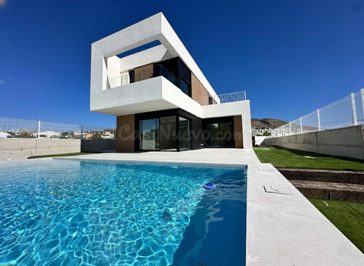 Villa de Lujo en Sierra Cortina con Vistas al Mar y al Skyline de Benidorm