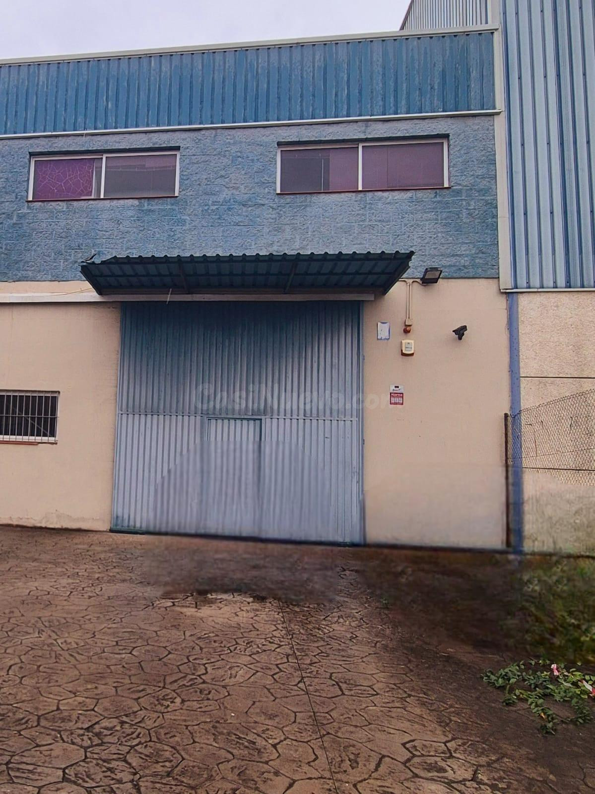 Se vende Nave reformada en la Menacha