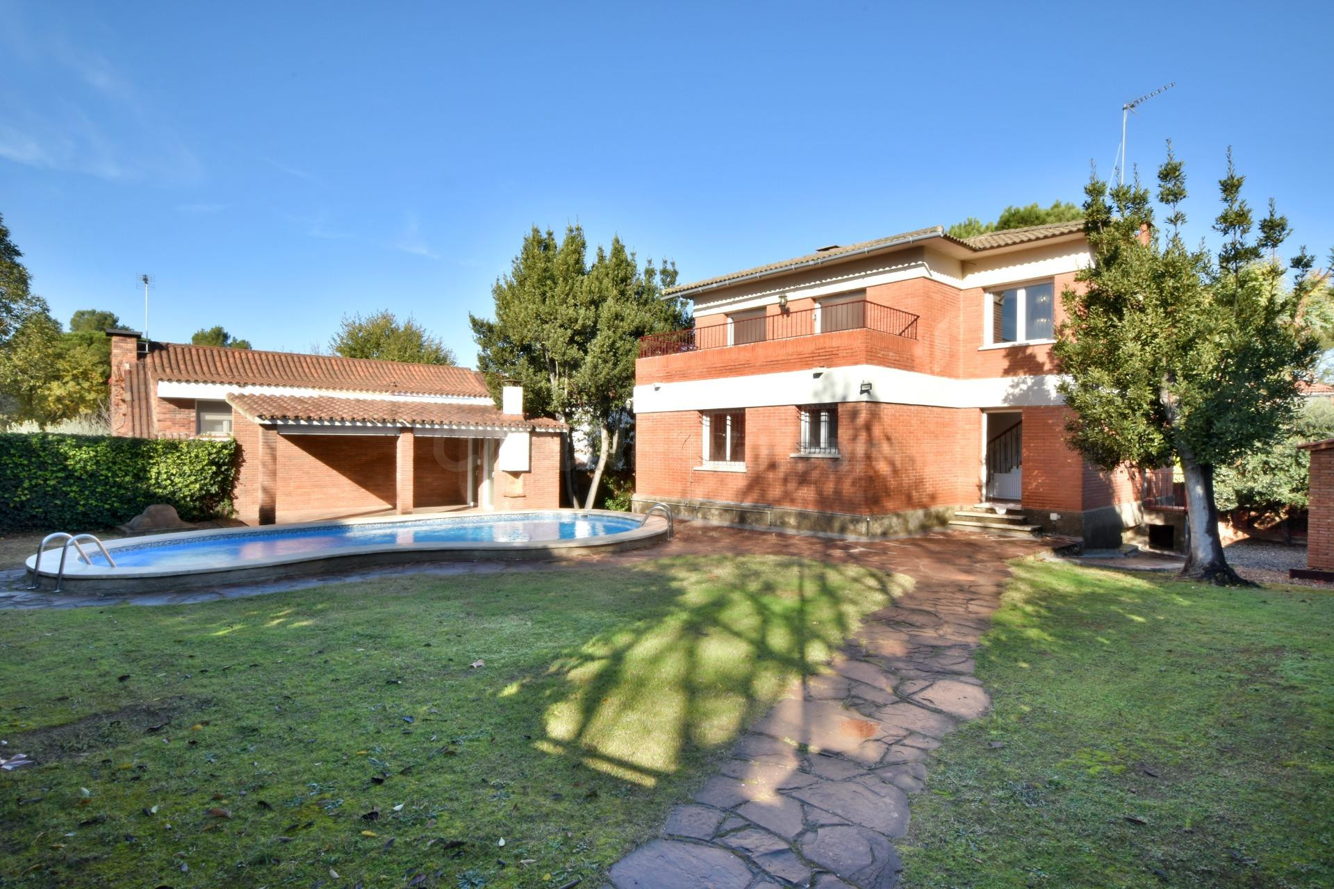 XALET AMB PISCINA - VALLDOREIX