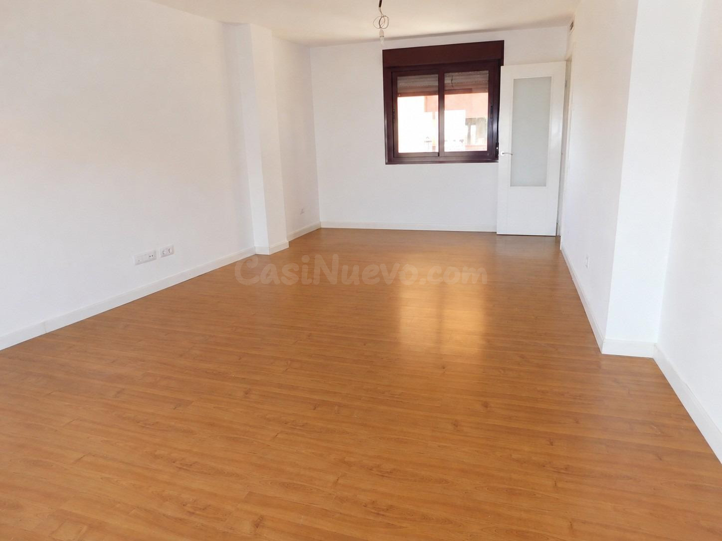 Piso Dúplex de 2 dormitorios, 2 baños, Garaje y Trastero - foto 3