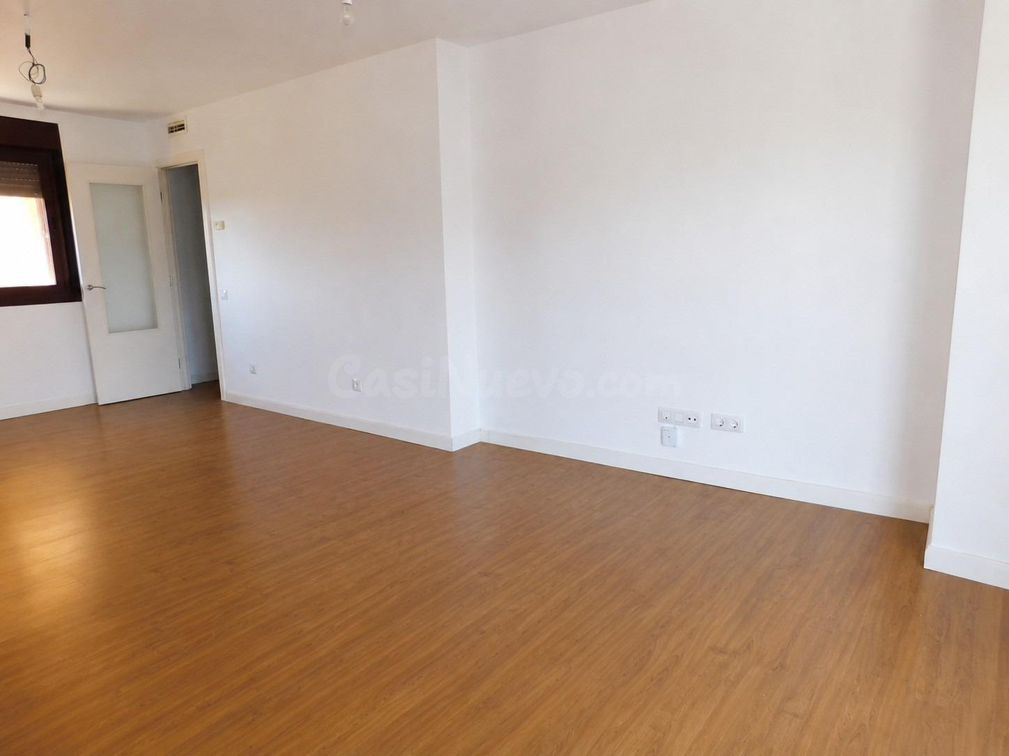 Piso Dúplex de 2 dormitorios, 2 baños, Garaje y Trastero - foto 4