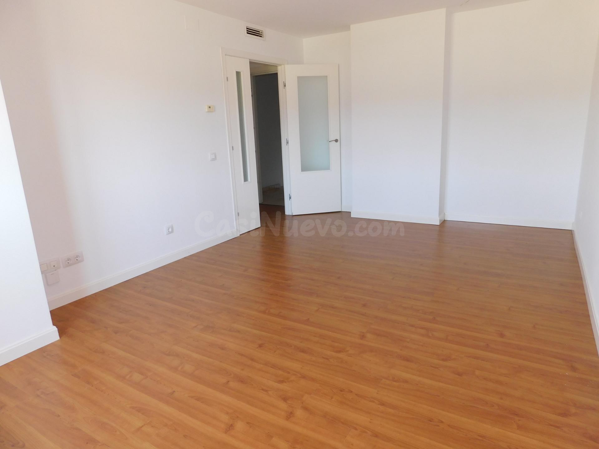 Piso de 2 dormitorios, Garaje y Trastero - foto 3
