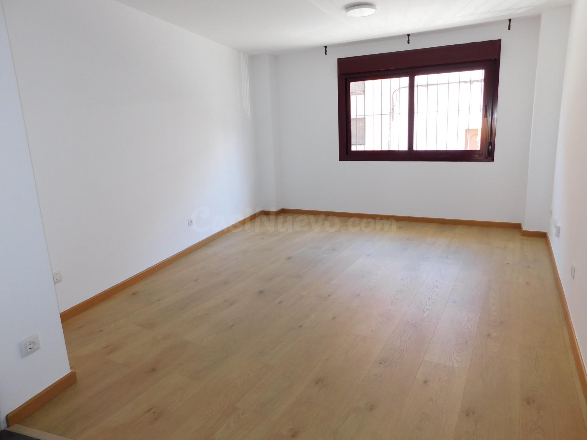 Bajo con Patio de 19m2 con 1 dormitorios, Garaje y Trastero