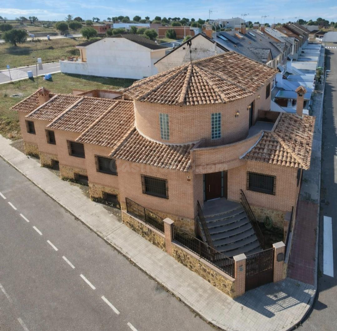 Chalet con diseño exclusivo de 533m2  en Alameda de la Sagra