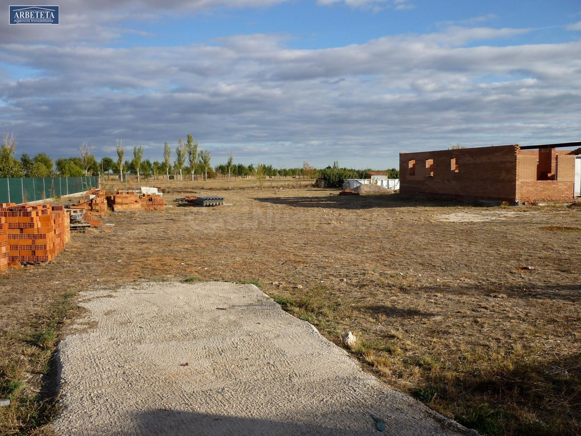Agencia Inmobiliaria Arbeteta VENDE terreno en Trijueque.
