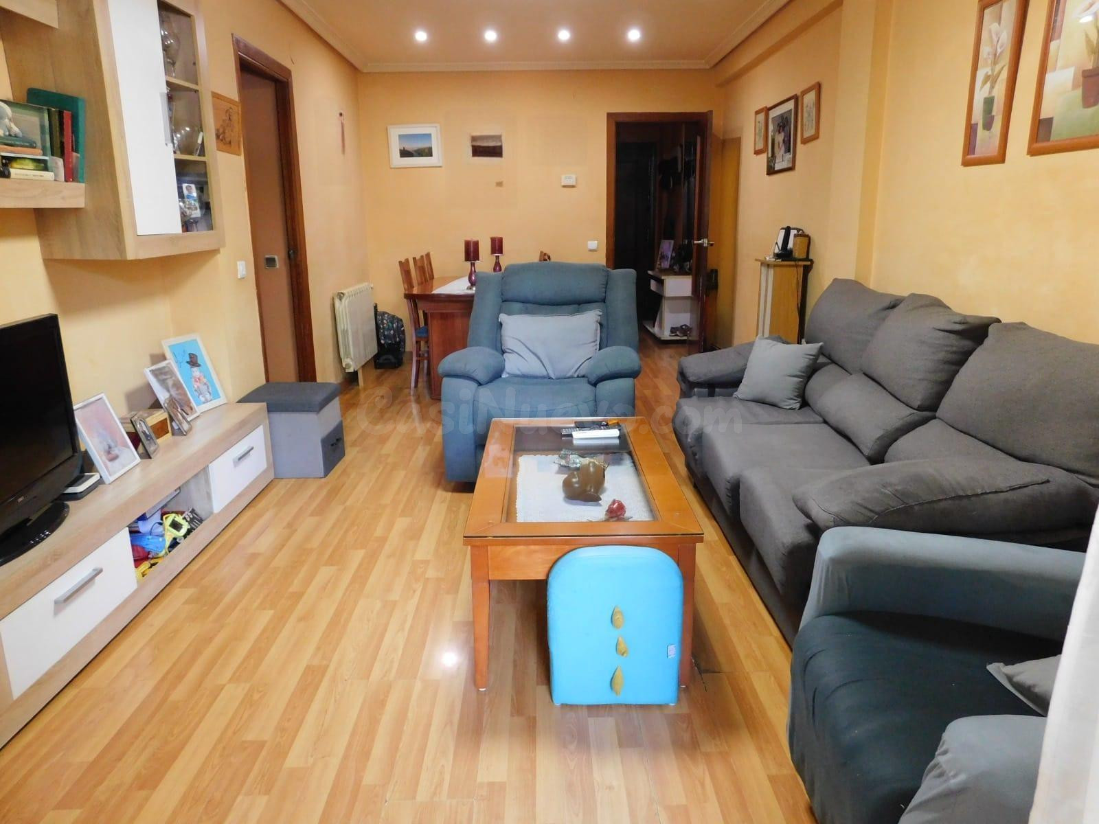 Piso en Urb. Parque de Miraflores 3 dorm, 1 baño, ascensor.