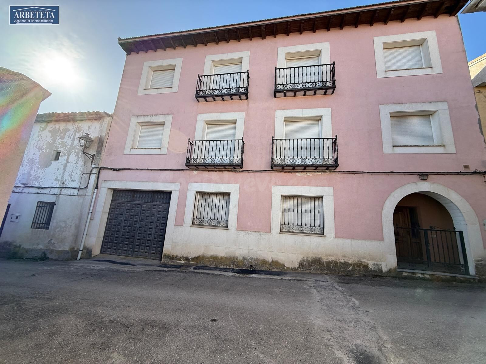 INMOBILIARIA ARBETETA VENDE CASA EN BALCONETE, GUADALAJARA