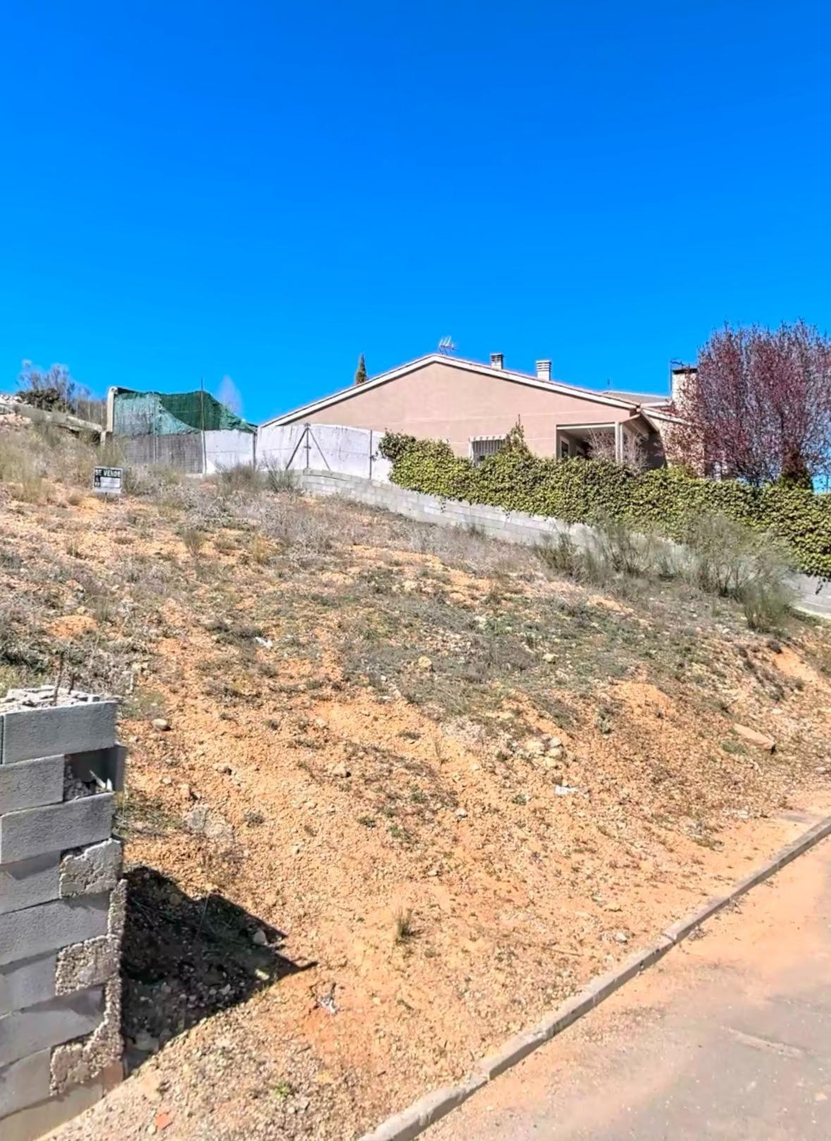 INMOBILIARIA ARBETETA VENDE TERRENO URBANO DE 552M2 EN ESPINOSA DE HENARES, GUADALAJARA
