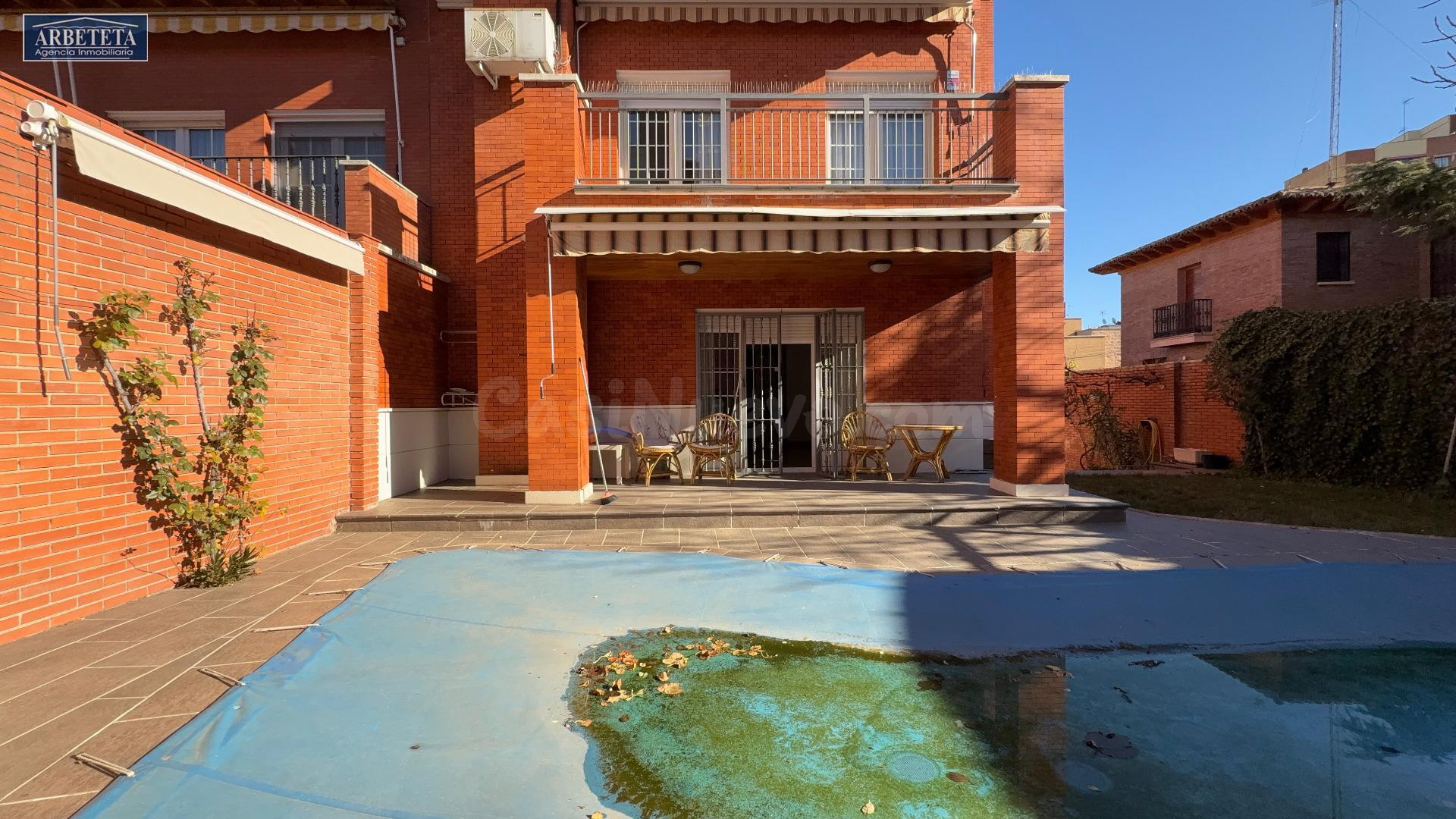 INMOBILIARIA ARBETETA VENDE MAGNÍFICO CHALET EN ZONA FERIAL, GUADALAJARA