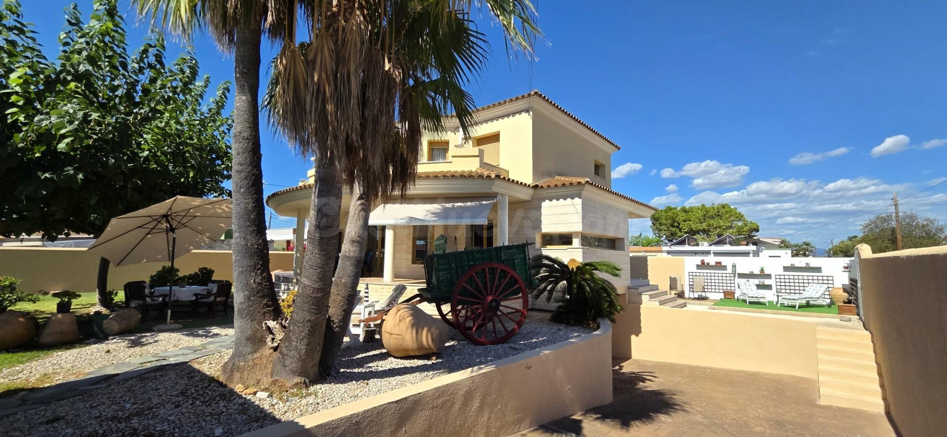 ENCANTADORA CHALET INDEPENDIENTE A SOLO 50 METROS DEL MAR EN LA COSTA NORTE DE VINARÒS