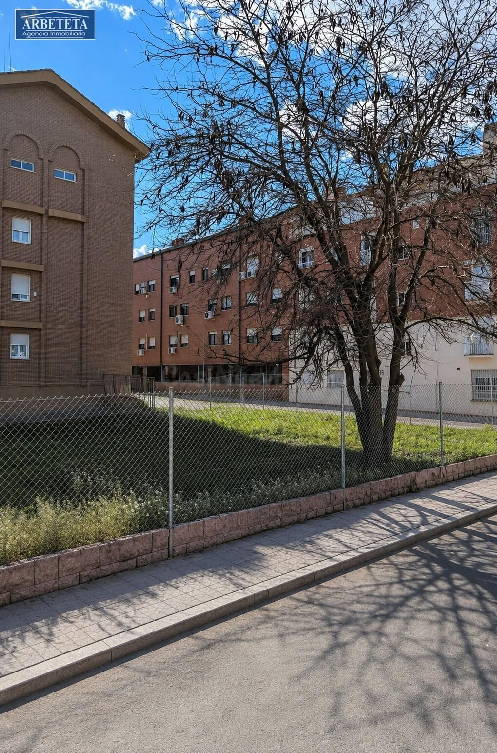 INMOBILIARIA ARBETETA VENDE TERRENO URBANO-URBANIZABLE EN AZ - foto 2