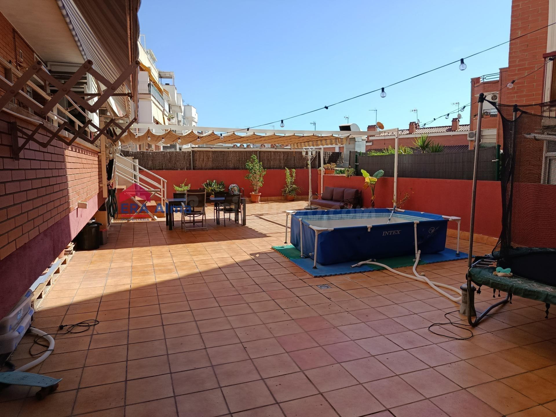 Piso de 2 habitaciones con espectacular terraza de 140 m2 en Roureda, Viladecans