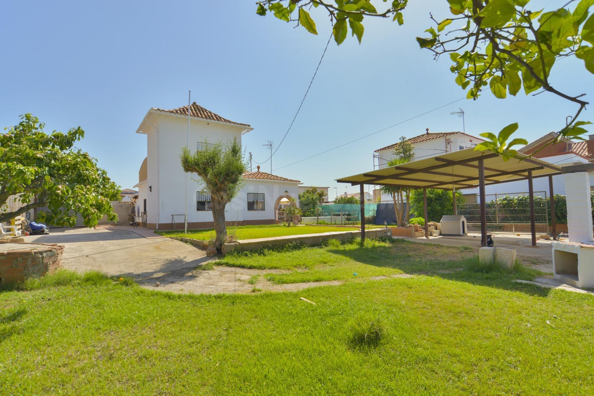 Casa exclusiva independiente en Albarrosa con 700 m2 de parcela y posibilidad de ampliación