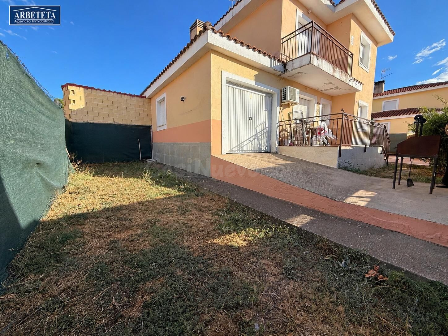 INMOBILIARIA ARBETETA VENDE CASA INDEPENDIENTE EN YEBES