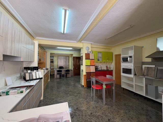 ¡Oportunidad en Crevillente! Local comercial en zona Santísima Trinidad