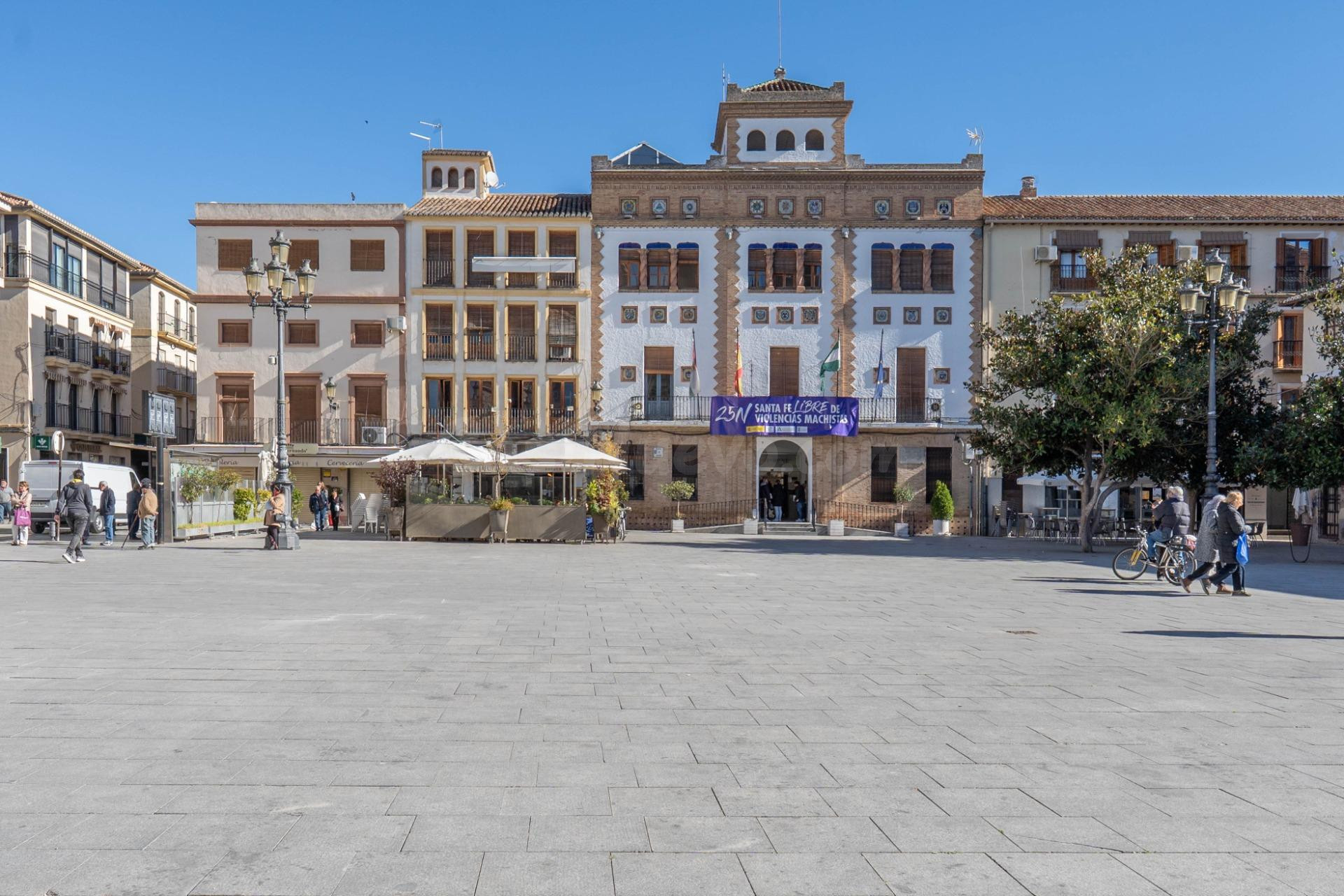 VENTA DE AMPLIO ADOSADO EN -- SANTA FE - GRANADA