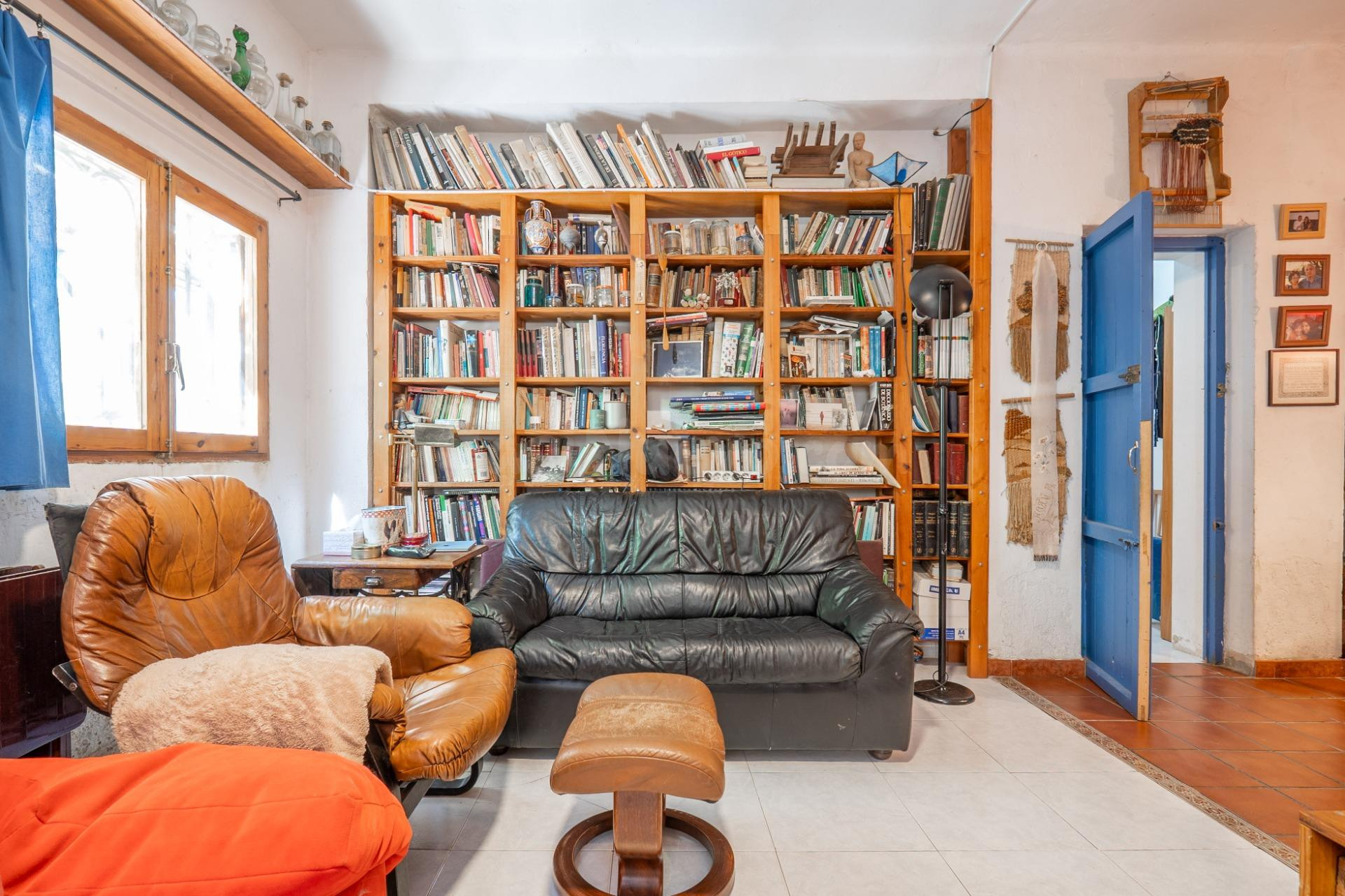 VENTA DE AMPLIA CASA CON TERRENO EN SANTA FE -- GRANADA