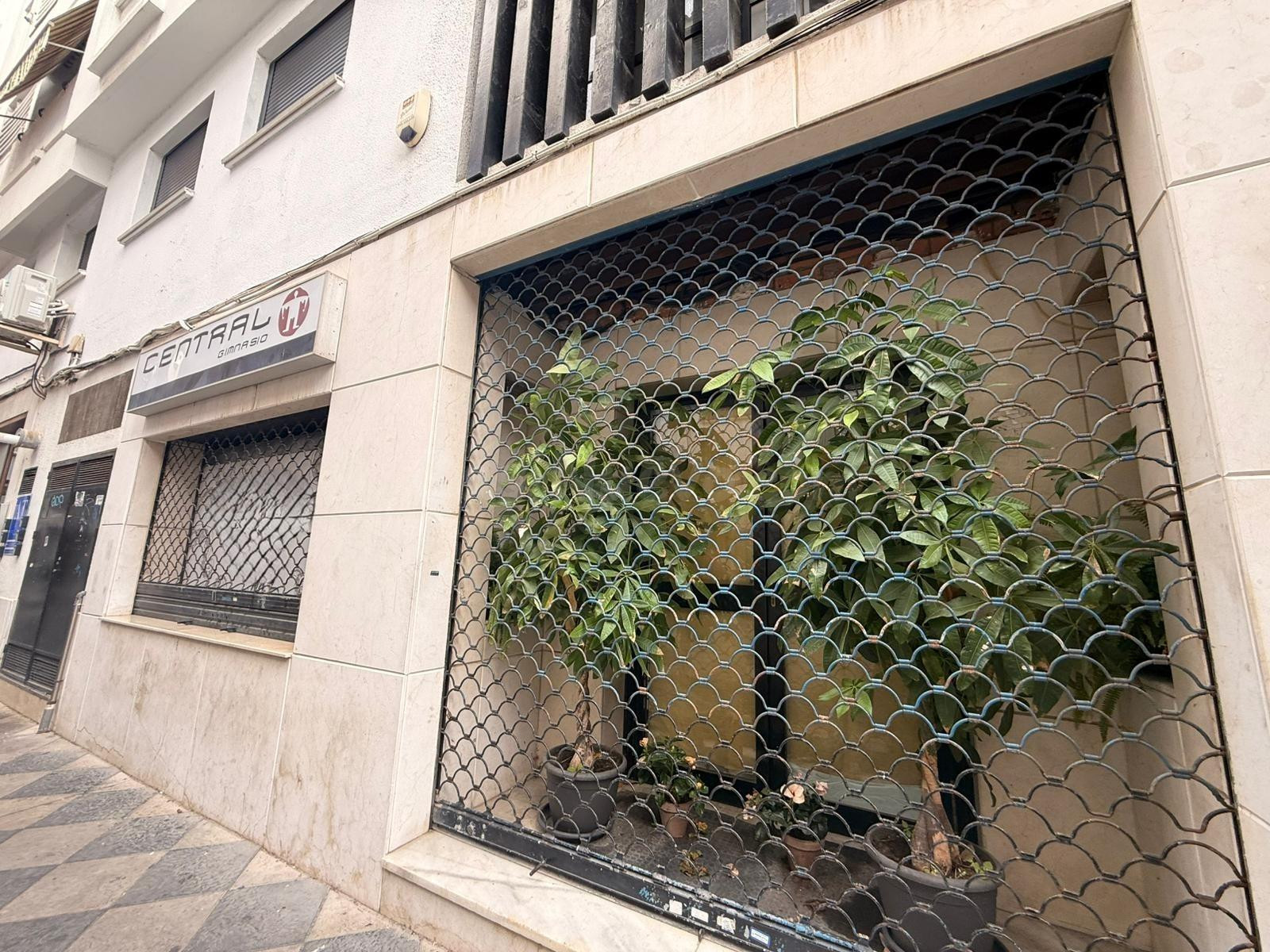 Local comercial de 220 m2 en pleno centro de Algeciras – Calle Sáenz Laguna esquina Alfonso XI