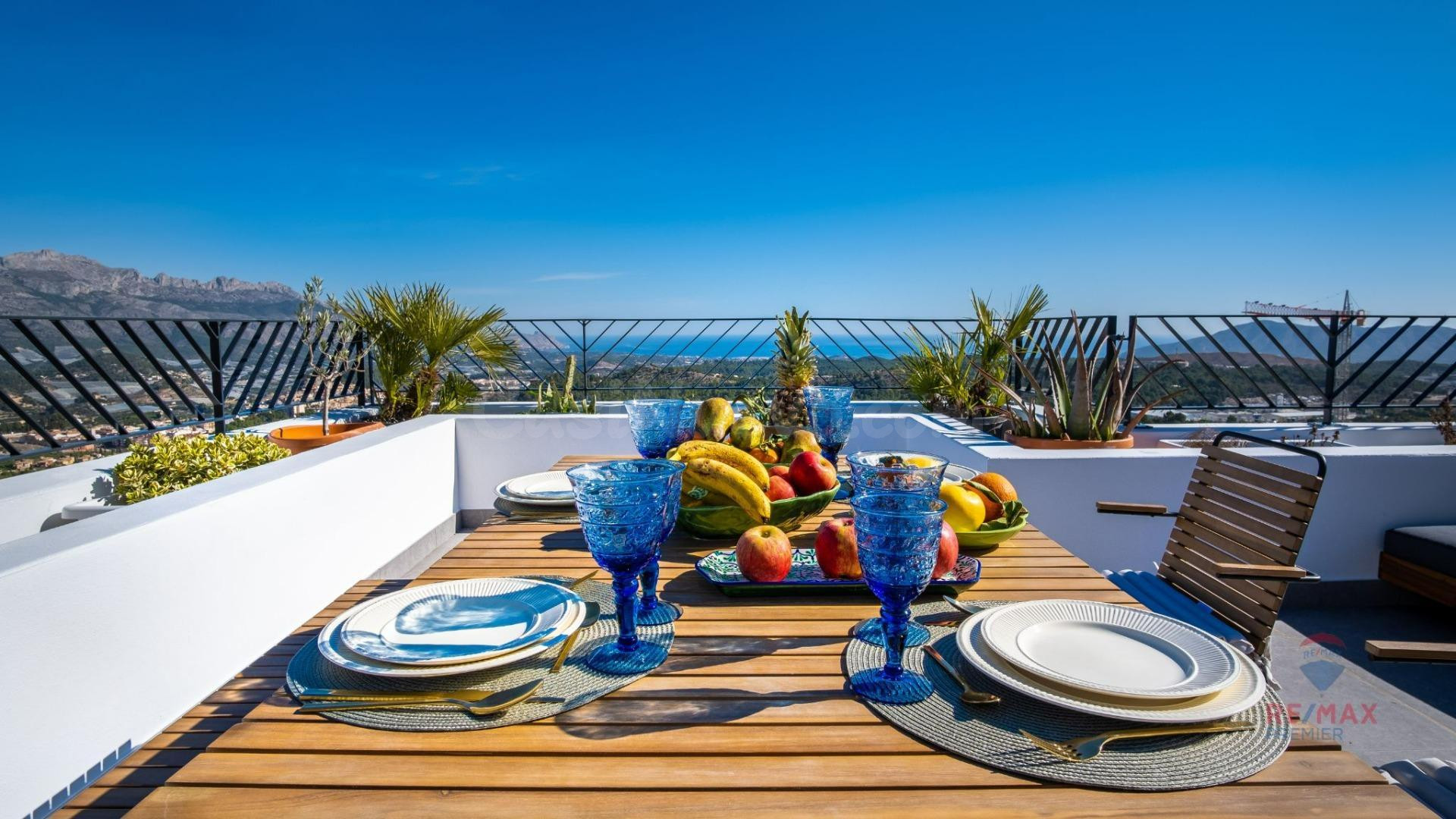 ¡Nueva villa de 3 dormitorios y 2 baños con magníficas vistas al mar en Polop Hills!