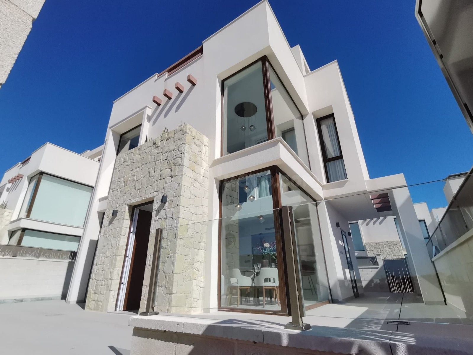Exclusivas Villas Rojales - Tu Paraíso Espera