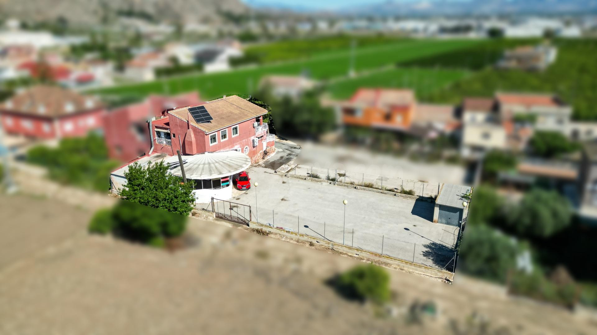 ¡GRAN OPORTUNIDAD DE INVERSIÓN! Casa con negocio hostelero