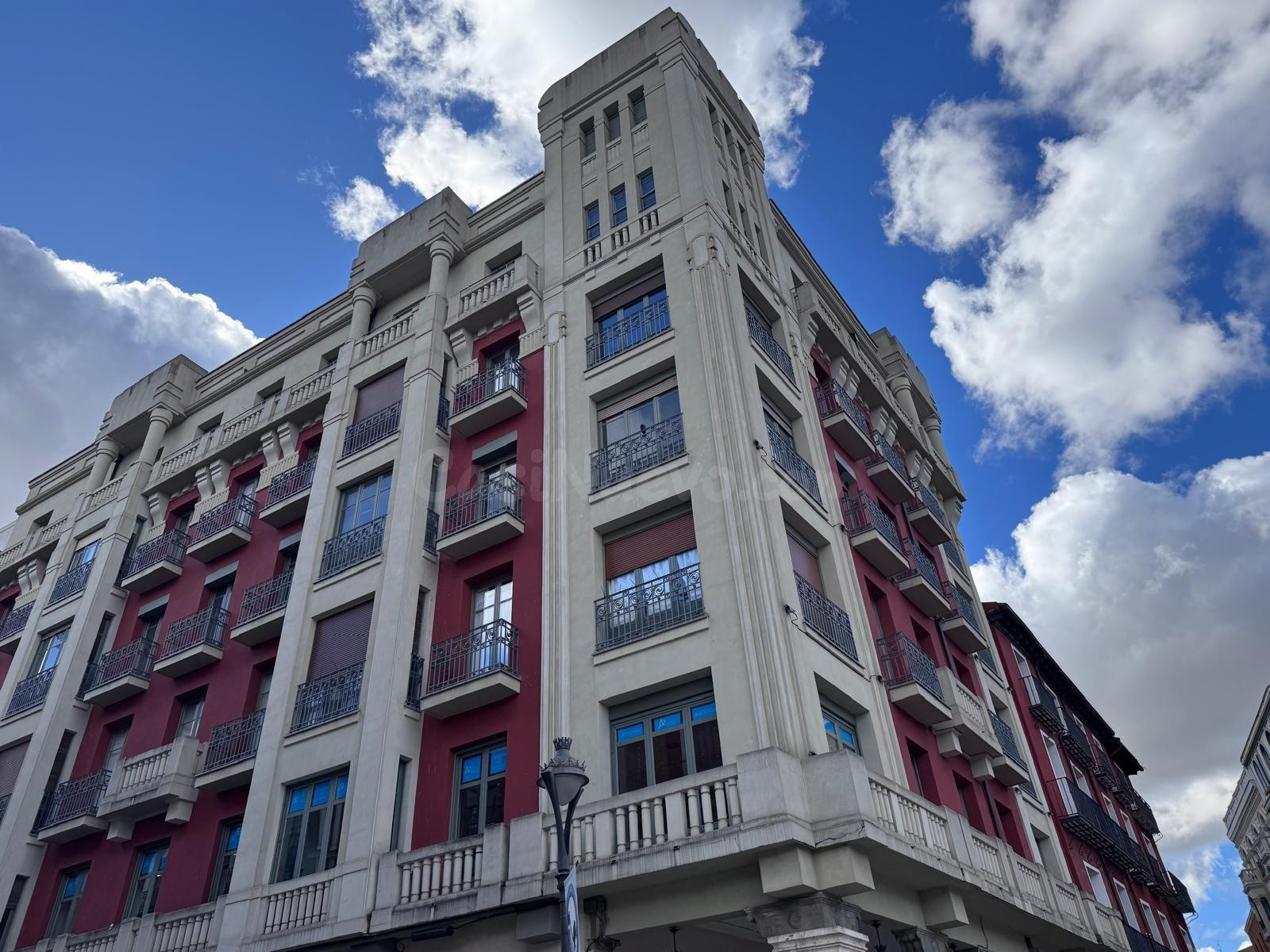 MONCASA VENDE PISO EN UNA DE LAS CALLES MAS EMBLEMATICAS DE LA CIUDAD