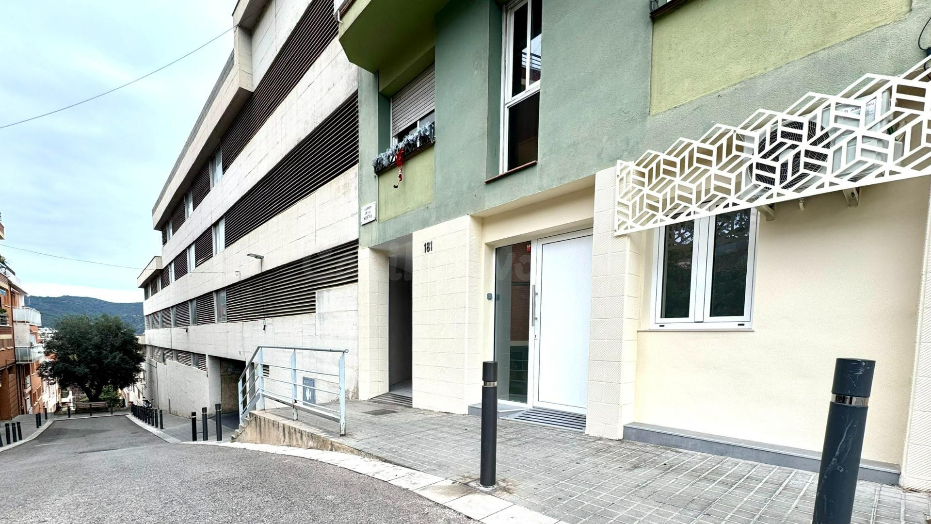 Planta Baja reformada en venta en Barcelona alquilada con rentabilidad aproximada del 7 % – Ideal inversor