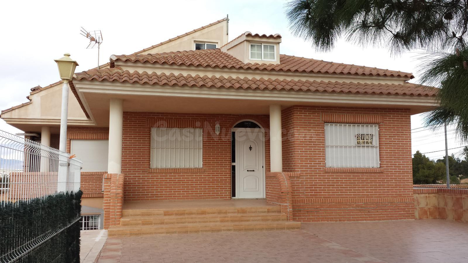 CHALET INDEPENDIENTE 8 habitaciones + 1.200 M2 DE PARCELA + PISCINA CON JACUZZI