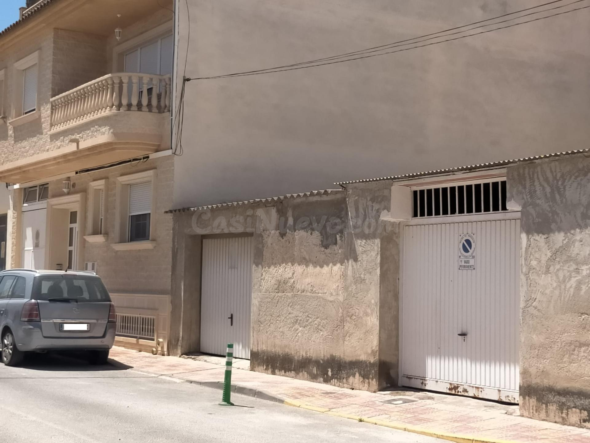 ¡Gran Oportunidad en Jacarilla! Propiedad versátil: Cochera, Almacén o Solar Urbano