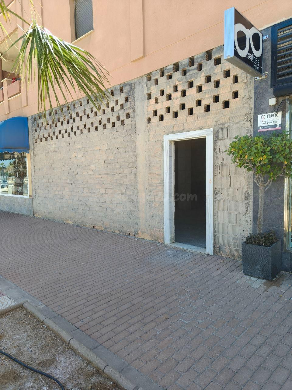 LOCAL COMERCIAL CON SALIDA DE HUMOS