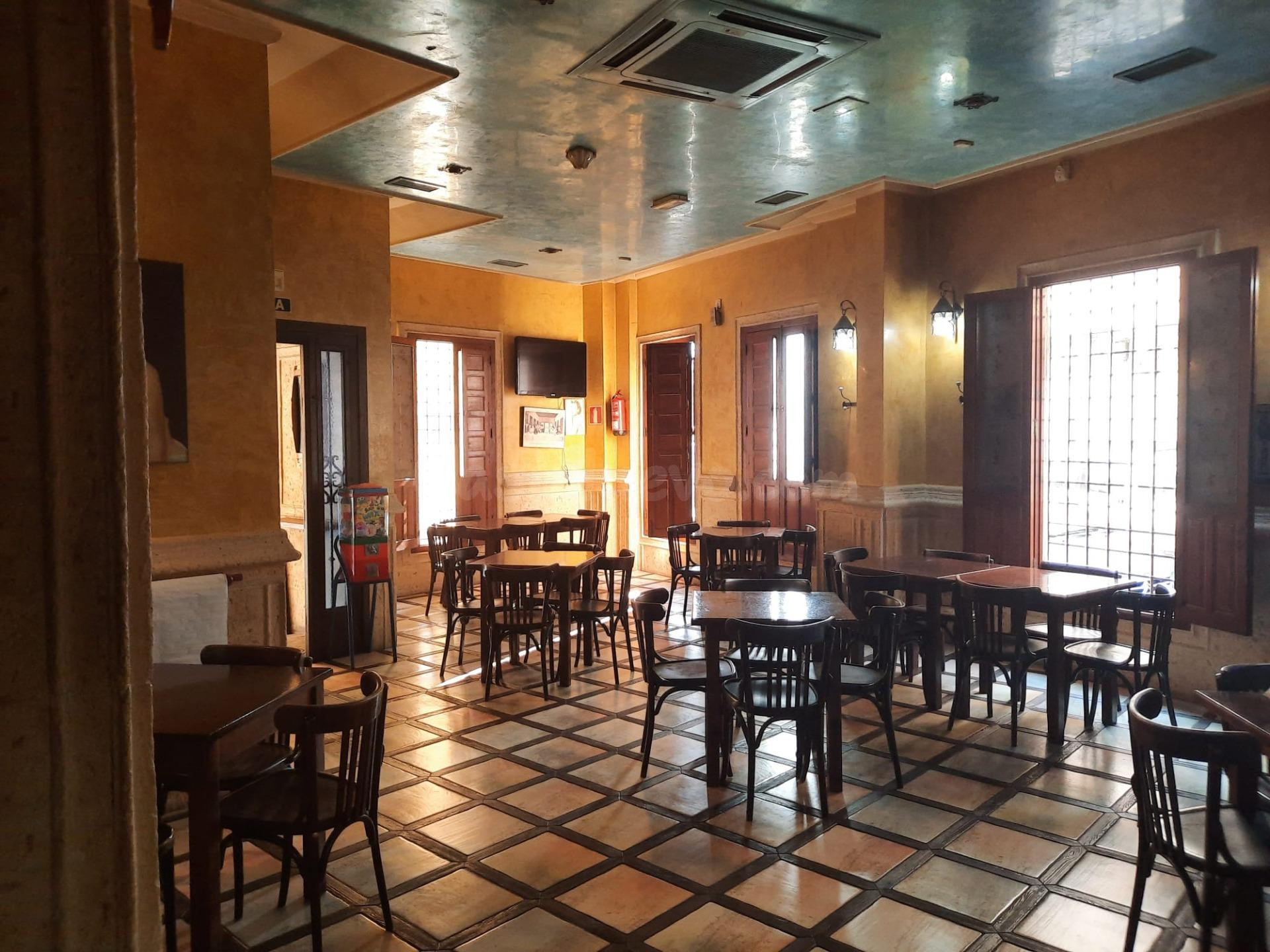 SE VENDE BAR RESTAURANTE por JUBILACION en Orihuela Ciudad