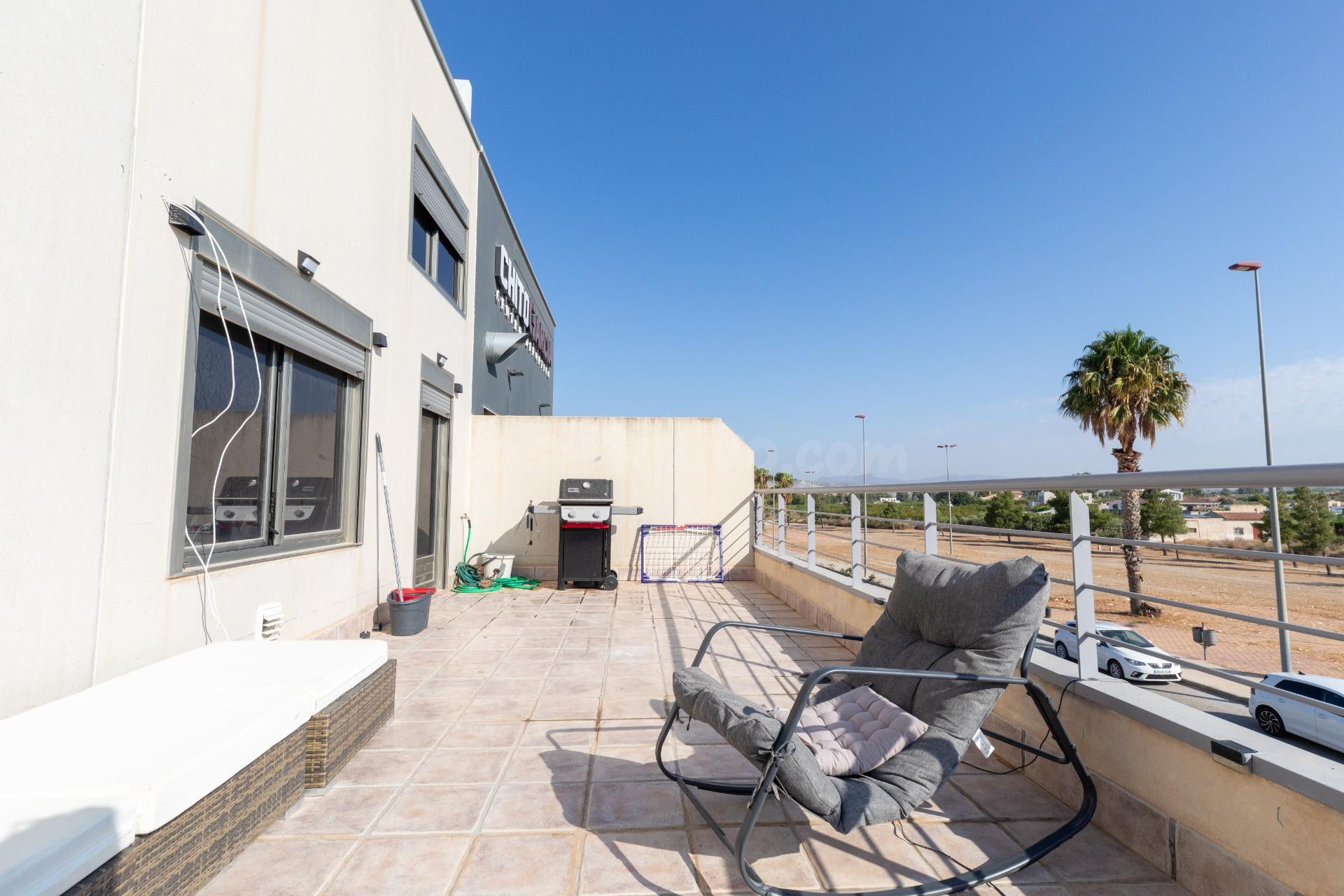NAVE INDRUSTRIAL CON VIVIENDA EN ASCOY