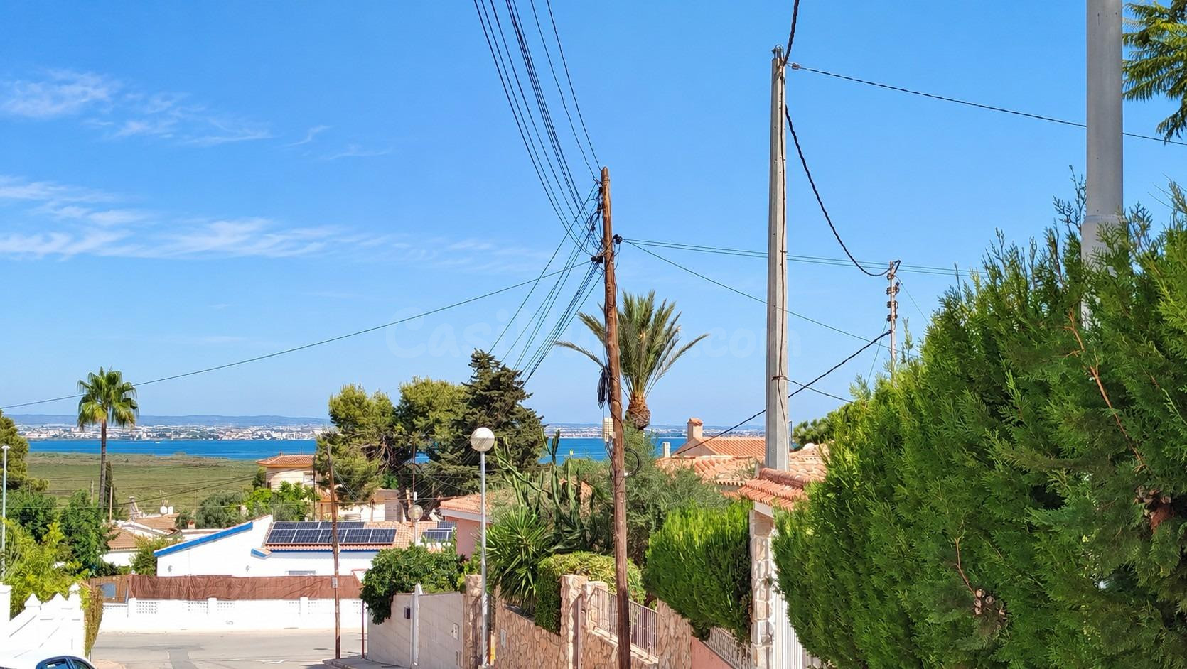 Chalet con vistas al Mar Menor y amplias terrazas en El Carmolí