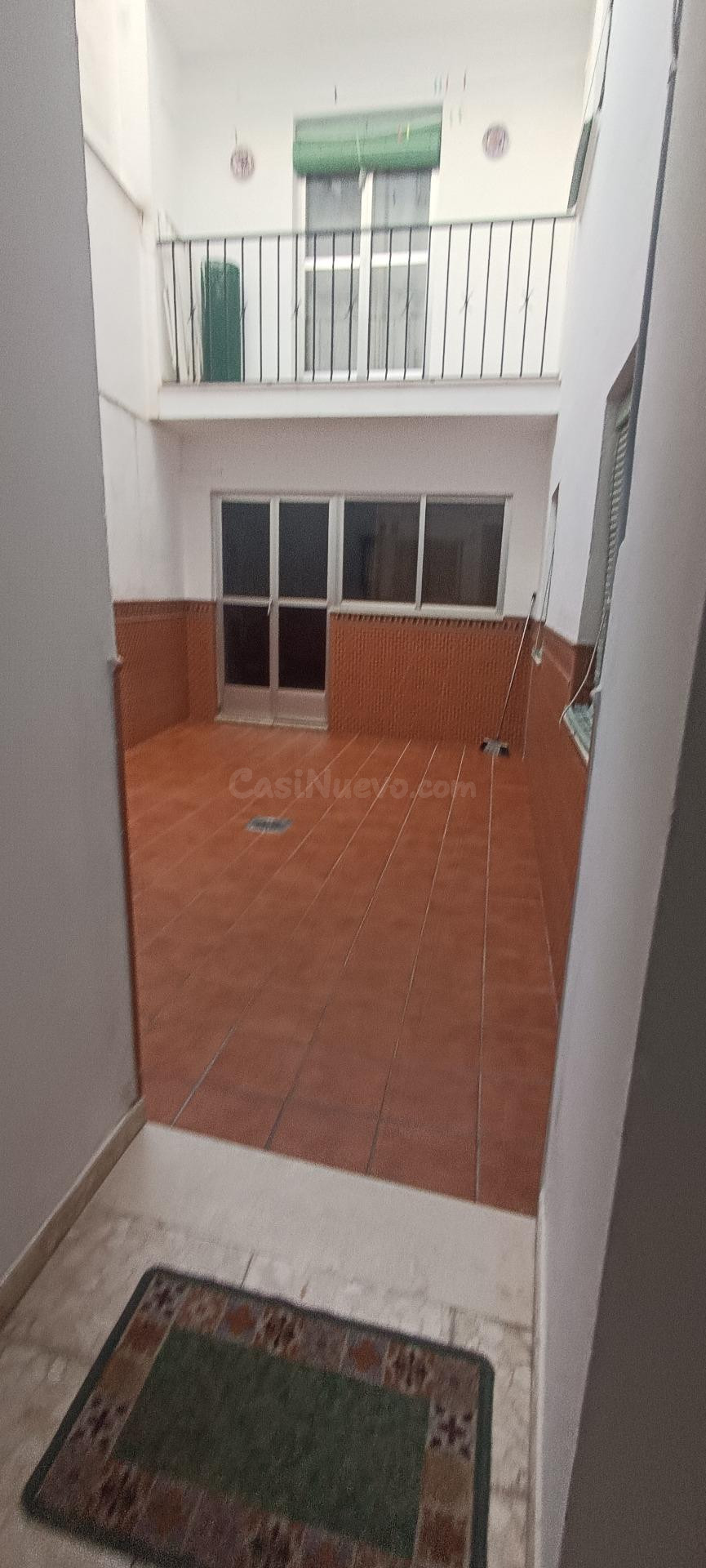 PISO BAJO 125 m2 CON DOS PATIOS
