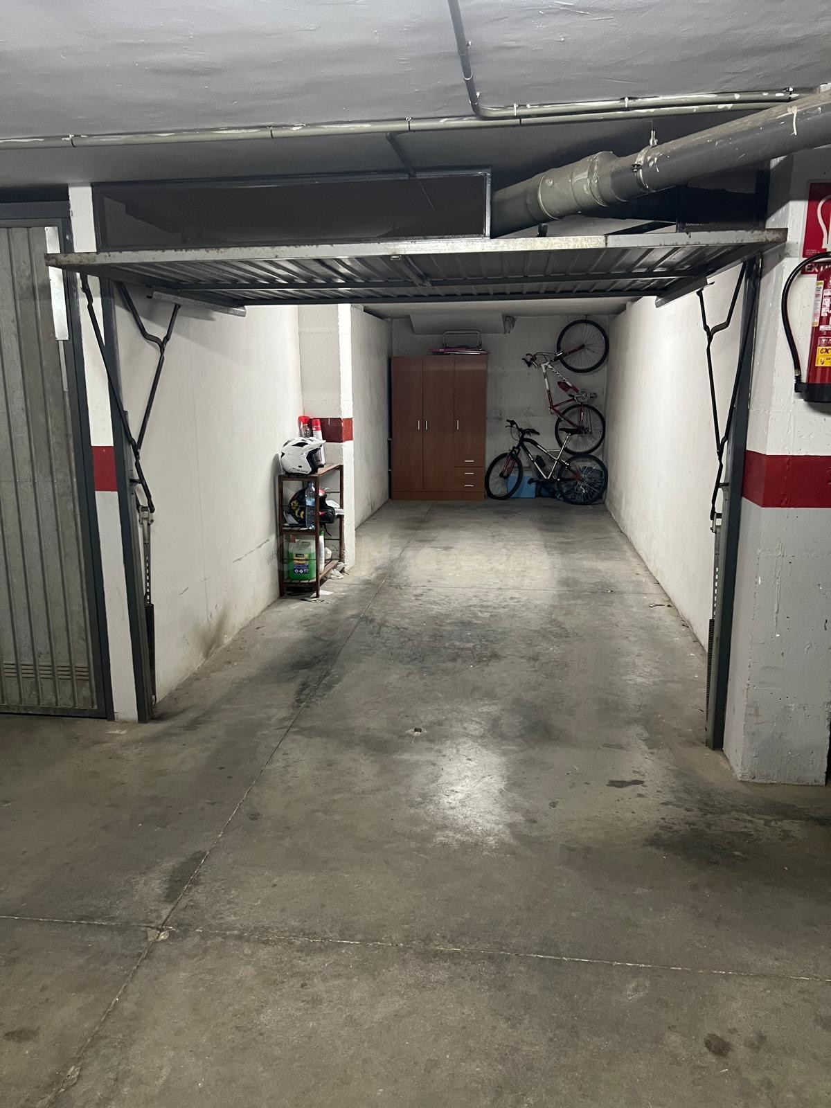 COCHERA CERRADA DE 25 M2