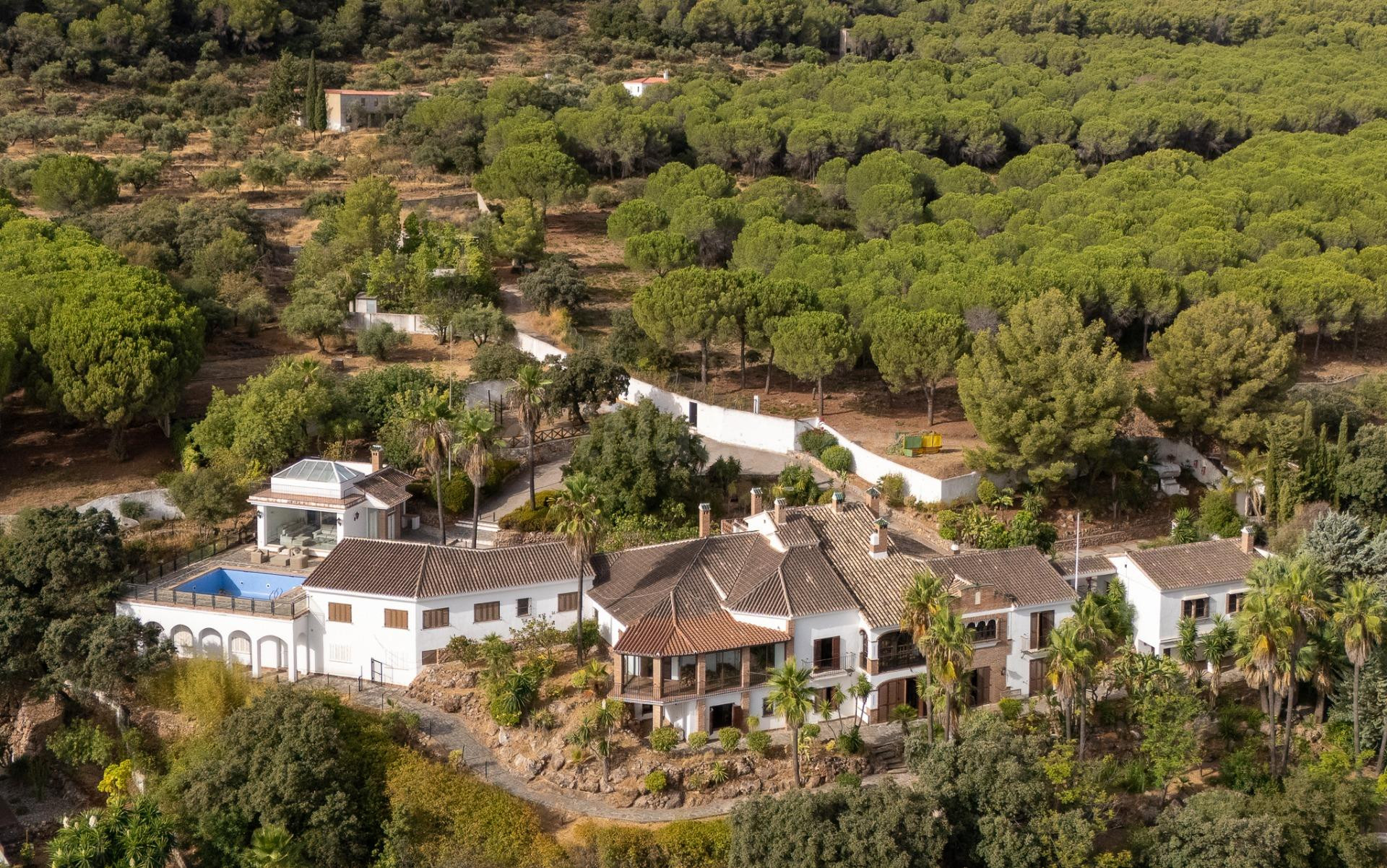 Villa Bellevue es una impresionante propiedad de lujo con vistas panoramicas al Guadalhorce y la bahia de Málaga.