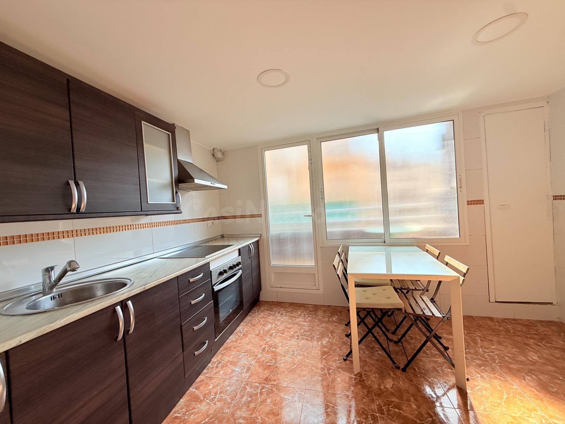 EXCELENTE PISO TOTALMENTE REFORMADO, EN 1º PLANTA,  EN UNA CASA TIPICA DEL BARRIO DEL  CABAÑAL.
