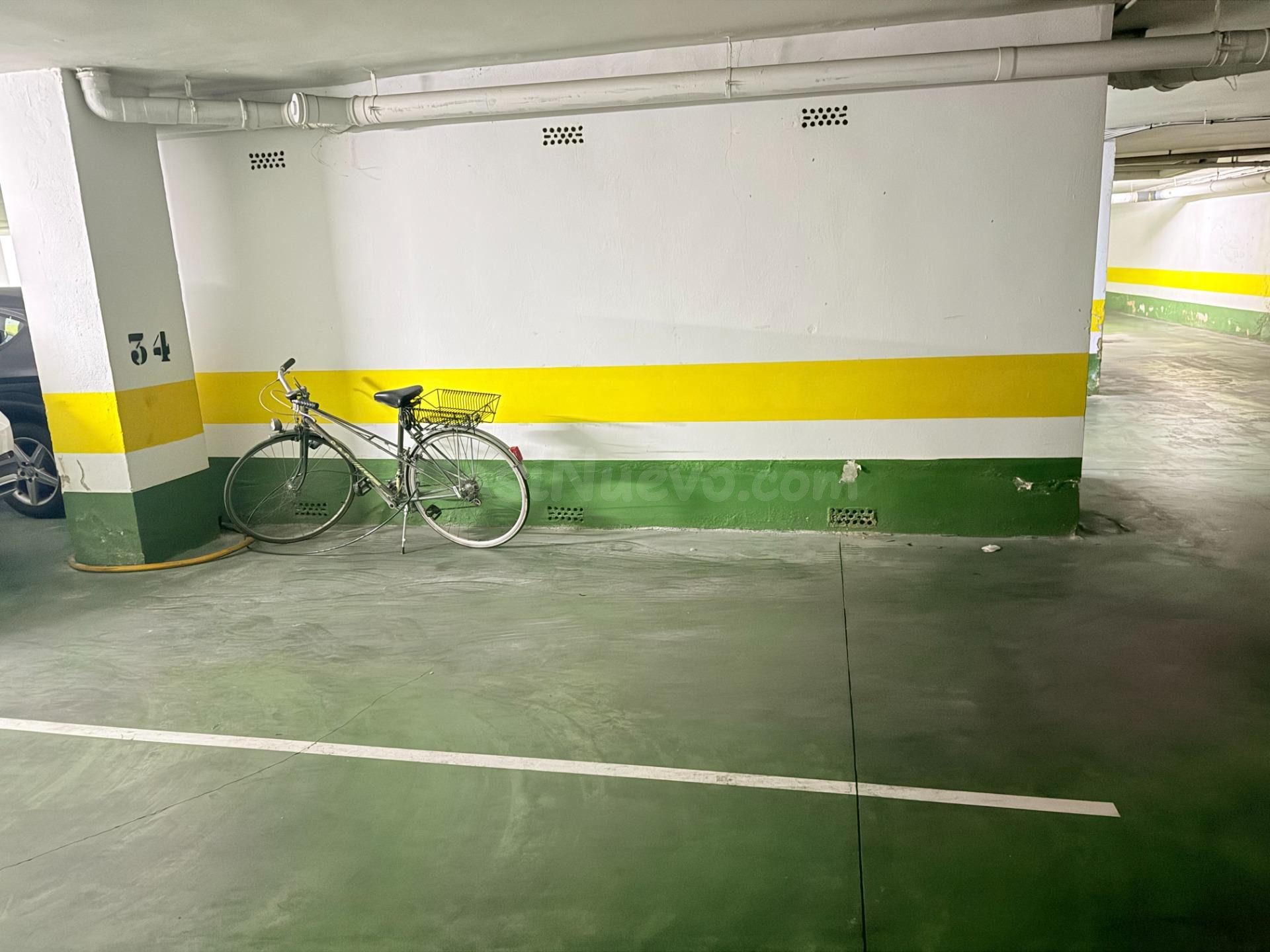 AMPLIA PLAZA DE GARAJE, CON BUENA DISPOSICION DE MANIOBRA Y 