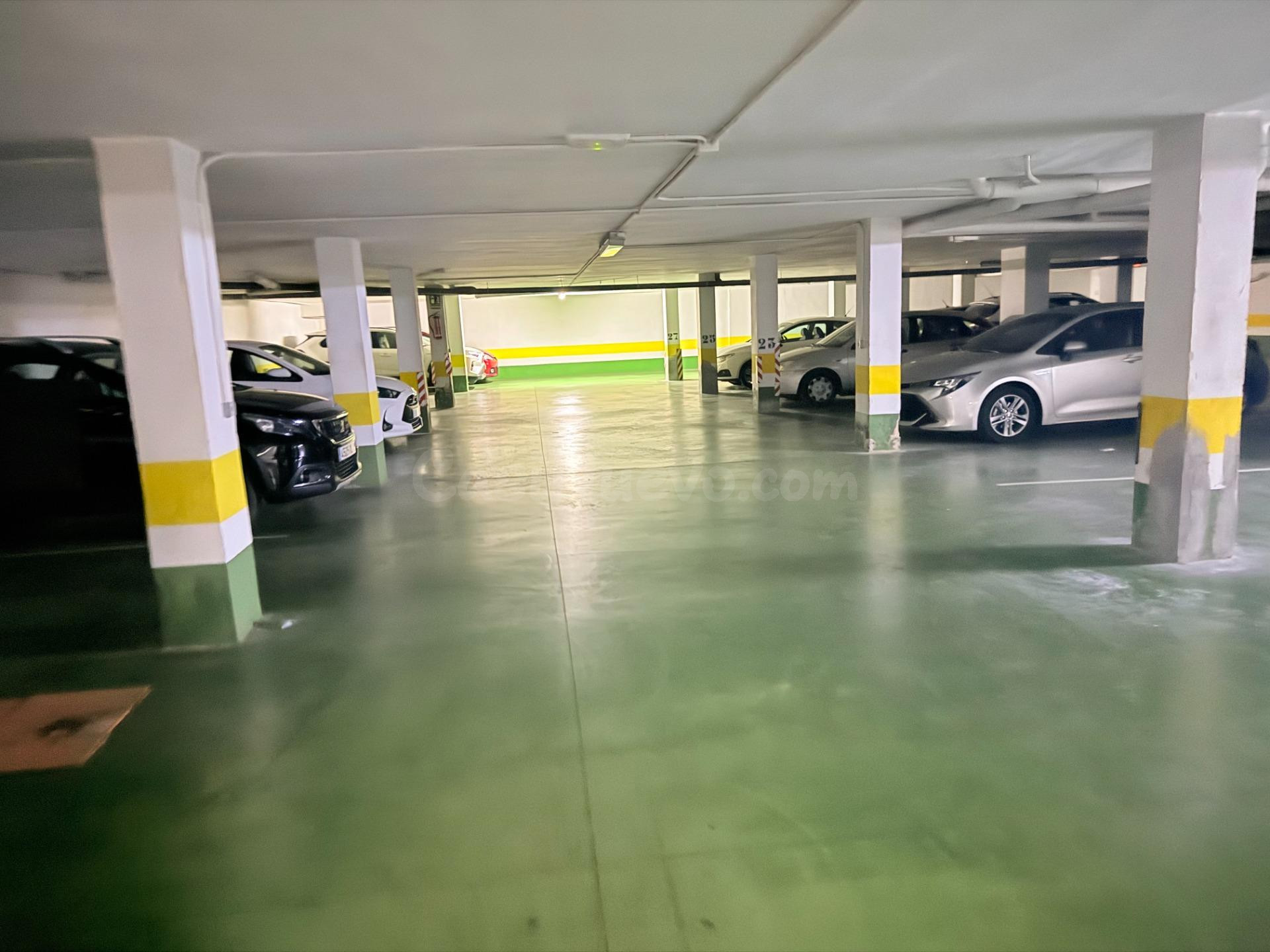 AMPLIA PLAZA DE GARAJE, CON BUENA DISPOSICION DE MANIOBRA Y  - foto 2