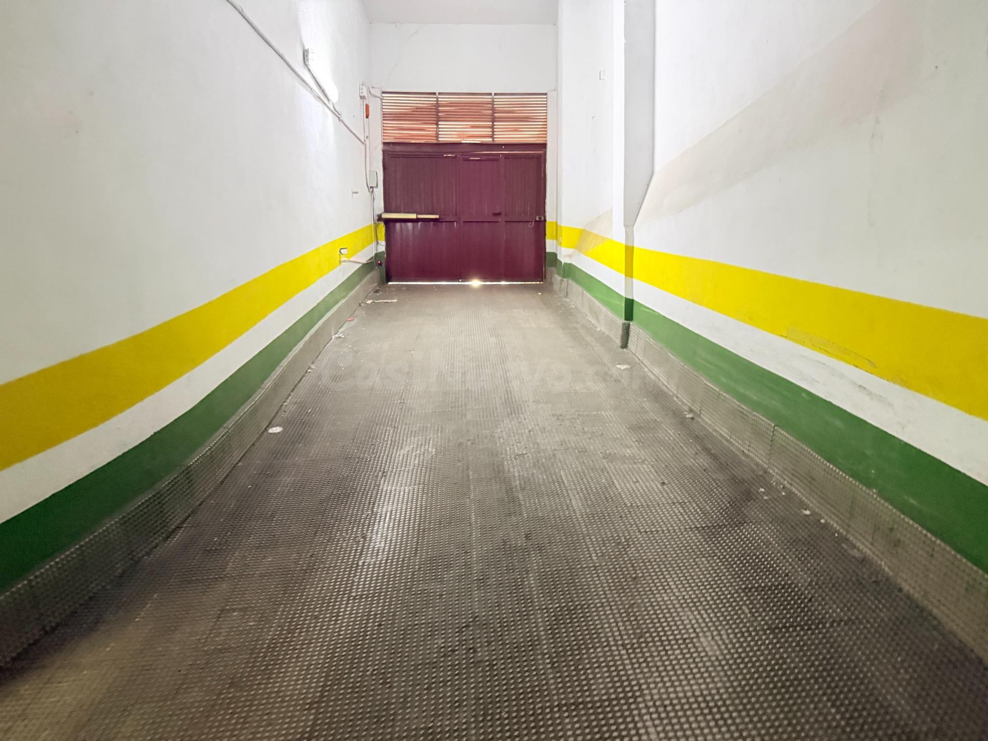 AMPLIA PLAZA DE GARAJE, CON BUENA DISPOSICION DE MANIOBRA Y  - foto 3