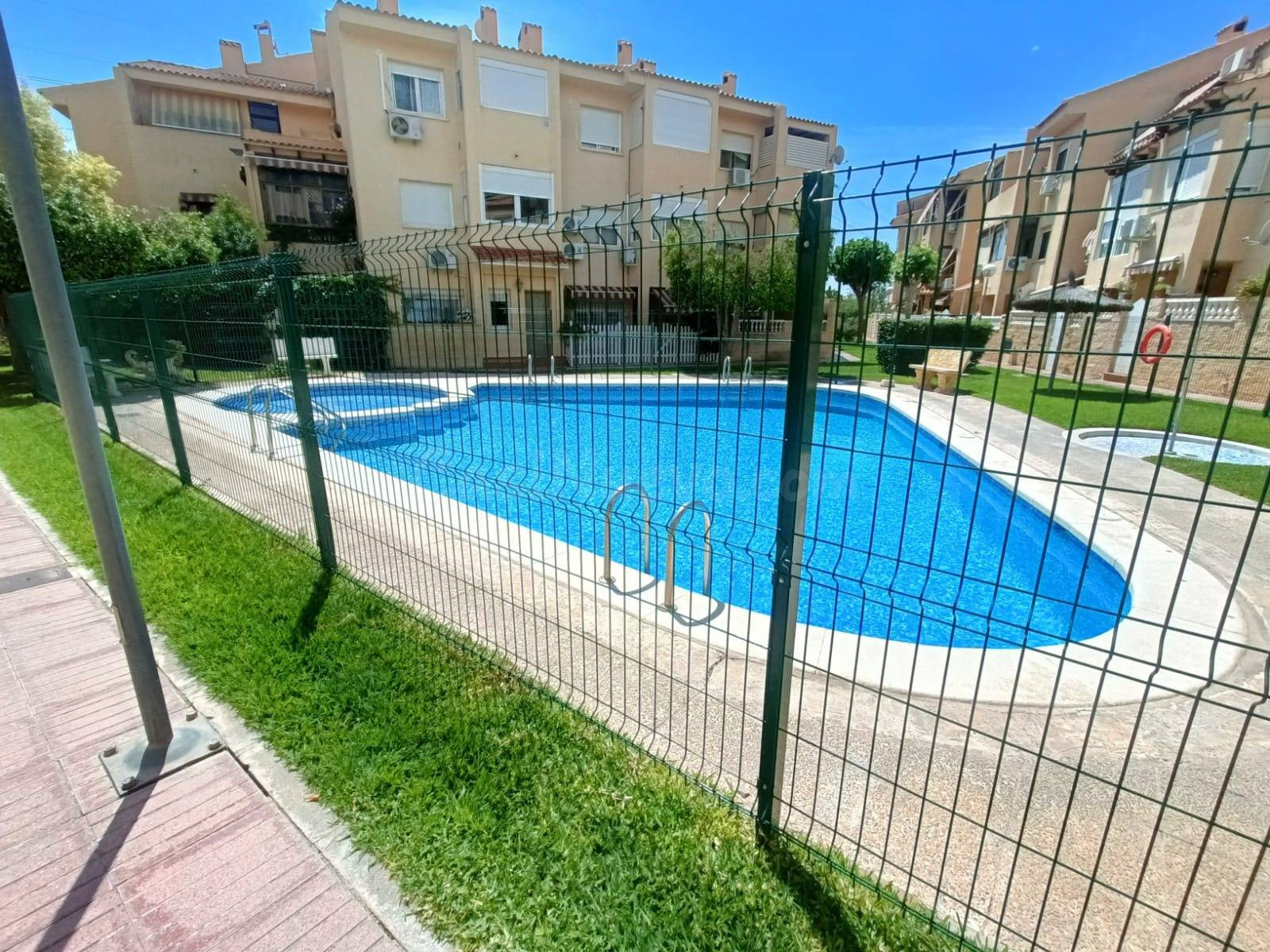 Espectacular Bungalow con Sótano y Piscina junto al Parque Adolfo Suárez, San Vicente del Raspeig.