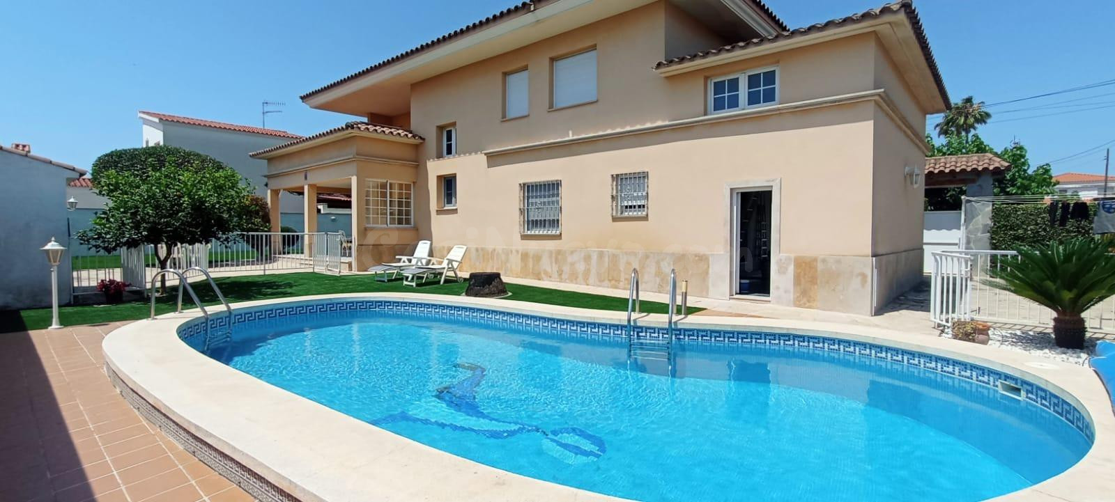 CHALET CON PISCINA PRIVADA EN COSTA SUR PARA ALQUILER ANUAL - foto 2