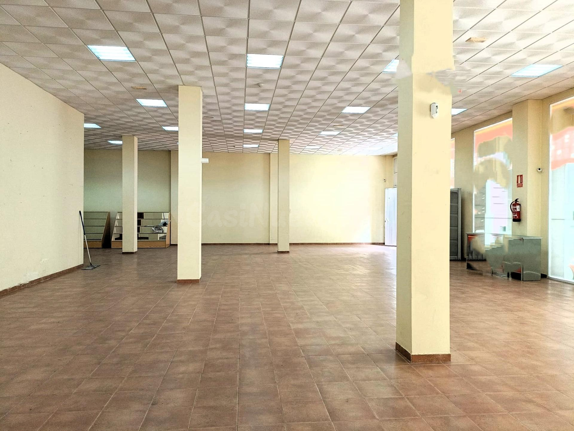 ¡GRAN OPORTUNIDAD! Local Comercial con Posibilidad de Cambio de Uso a Vivienda en Alicante (Zona La Florida)
