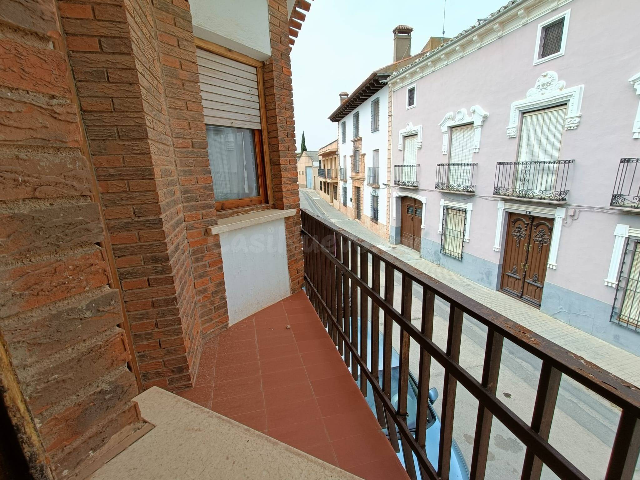 Casa con encanto y gran patio en el corazón de San Clemente – ¡Ideal para reformar a tu gusto!. Precio: 82.100€