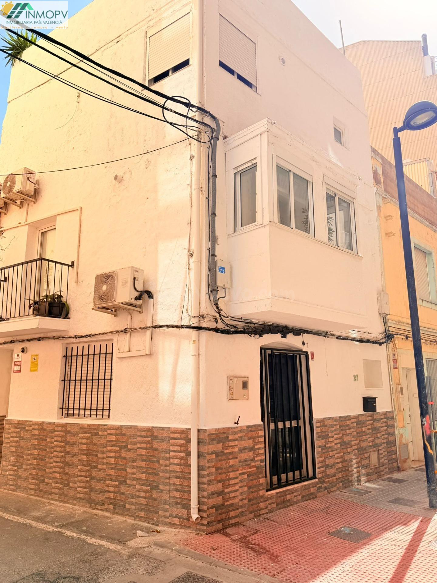 SE VENDE CASA ENTERA CON 3 VIVIENDAS INDEPENDIENTES! IDEAL INVERSORES! A PIE DEL PASEO MARITIMO!