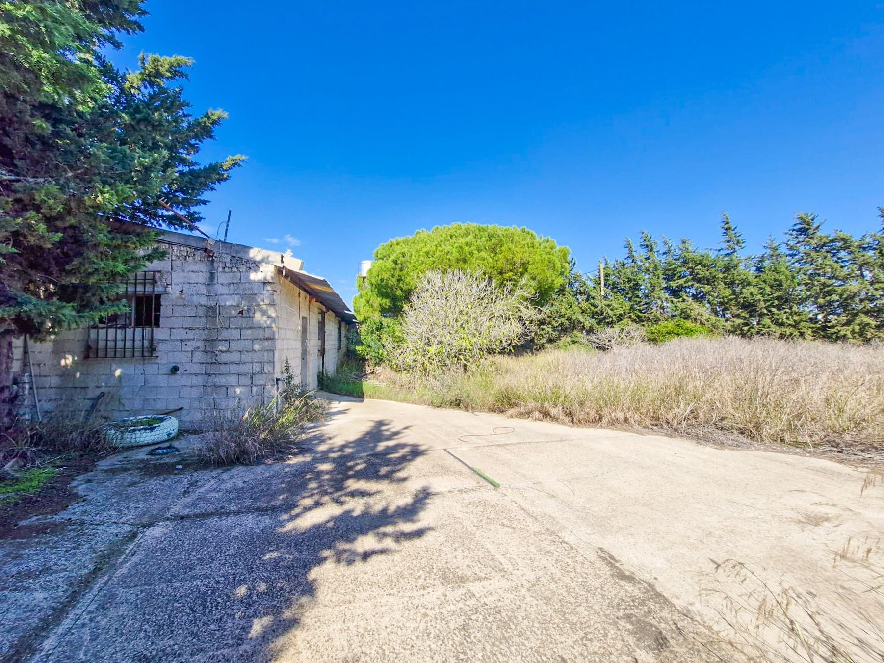 SE VENDE ESPECTACULAR PARCELA CON NAVE REGISTRADA ,  SEGREGADA, CON CONTADOR DE LUZ