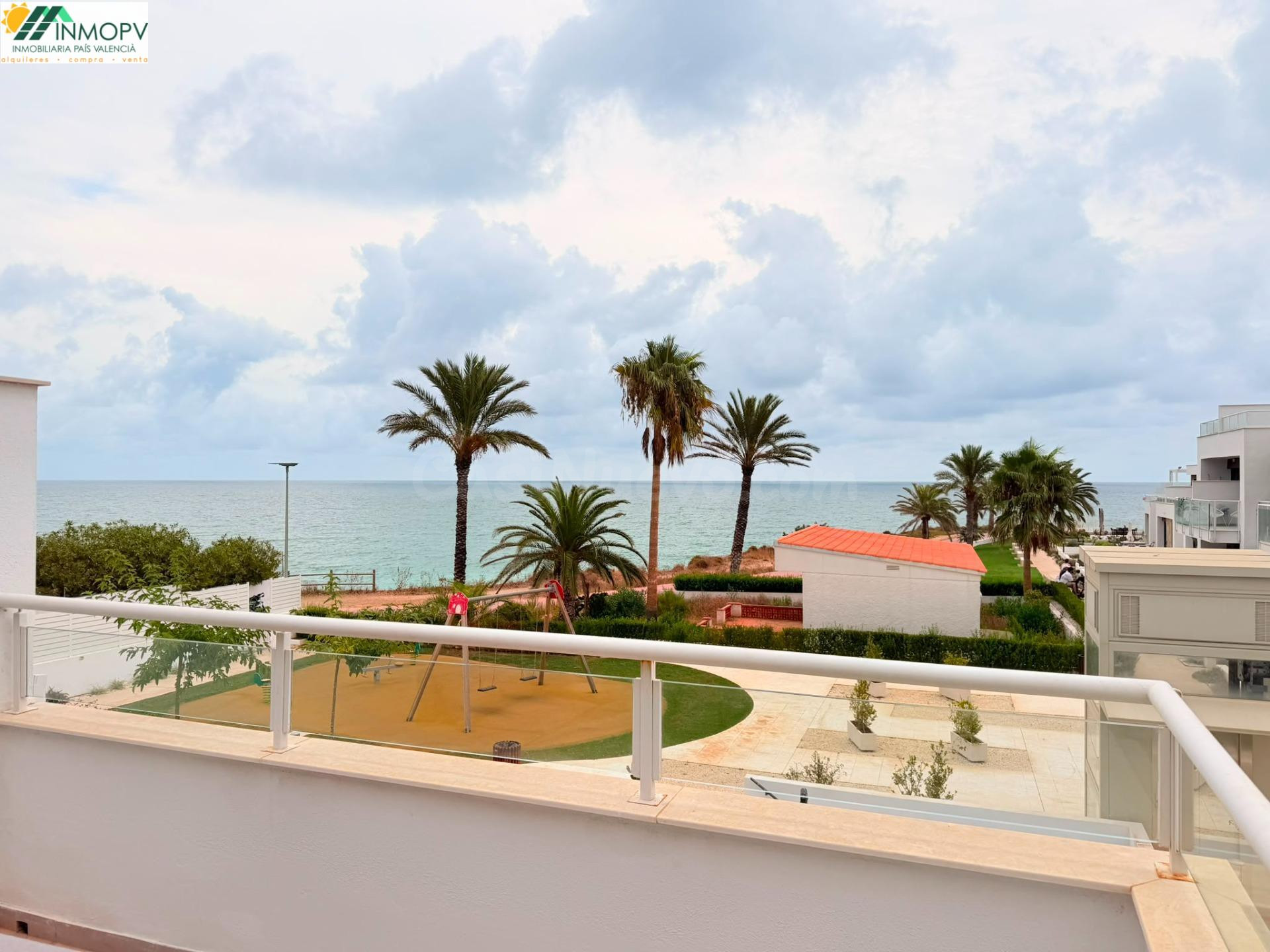 VIVIENDA ADOSADA EN URBANIZACION PRIVADA COSTA NORTE ZONA BARBIGUERA! PRIMERA LINEA DEL MAR!
