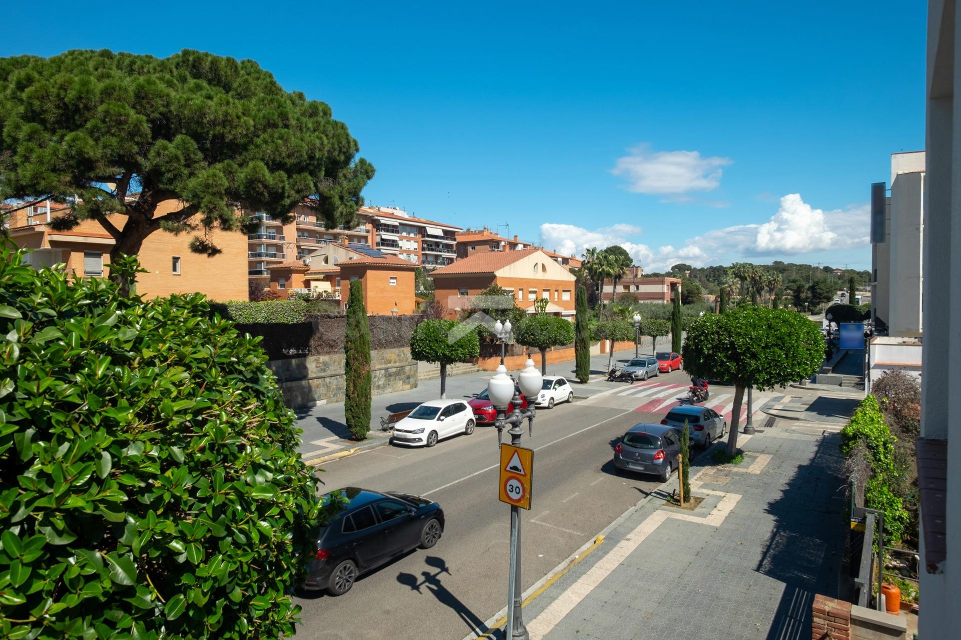 Magnifica propiedad en Via Augusta para reformar o invertir
