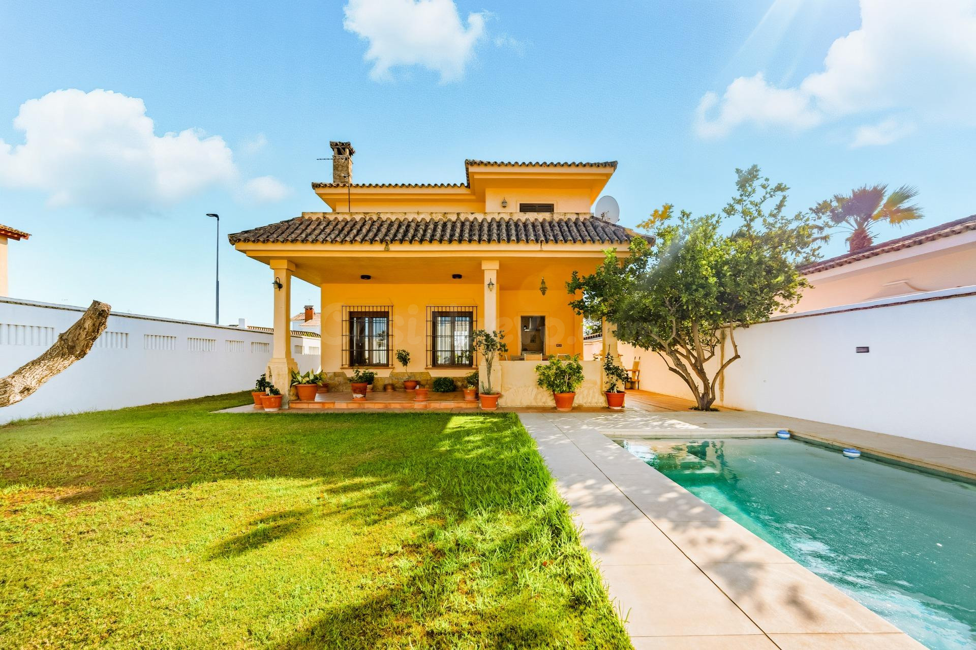 ESPECTACULAR CHALET EN VENTA EN LA ZONA DEL CAMPITO CON PISCINA